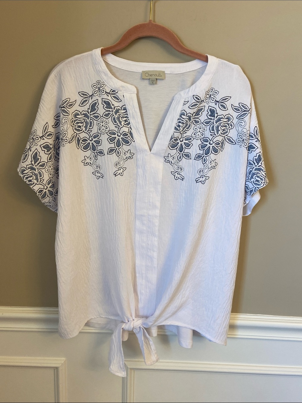 Chenault White V-Neck Tie-Front Tunic with Navy Floral Design XLarge Gauzy
